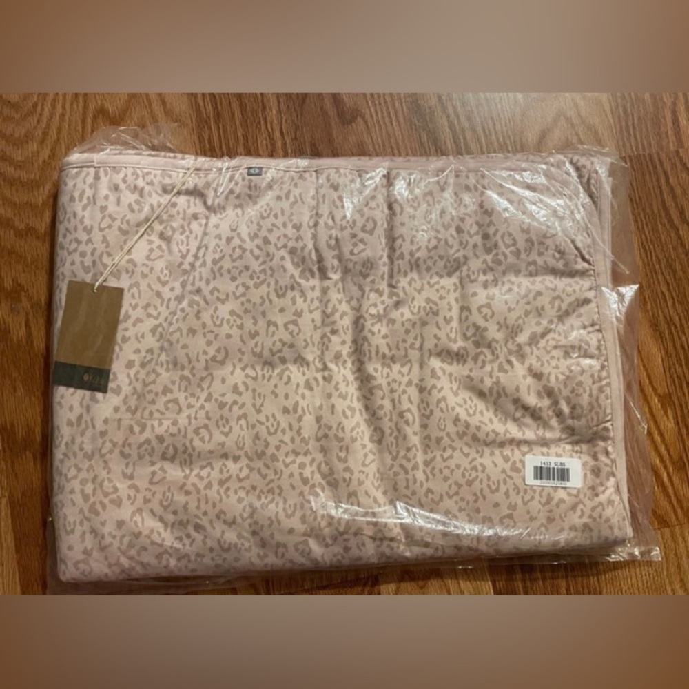 Kyte Baby Small Blush Leopard Toddler Blanket NIB